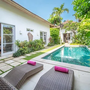 villa-tara-seminyak-bali.hotelsseminyak.net/
